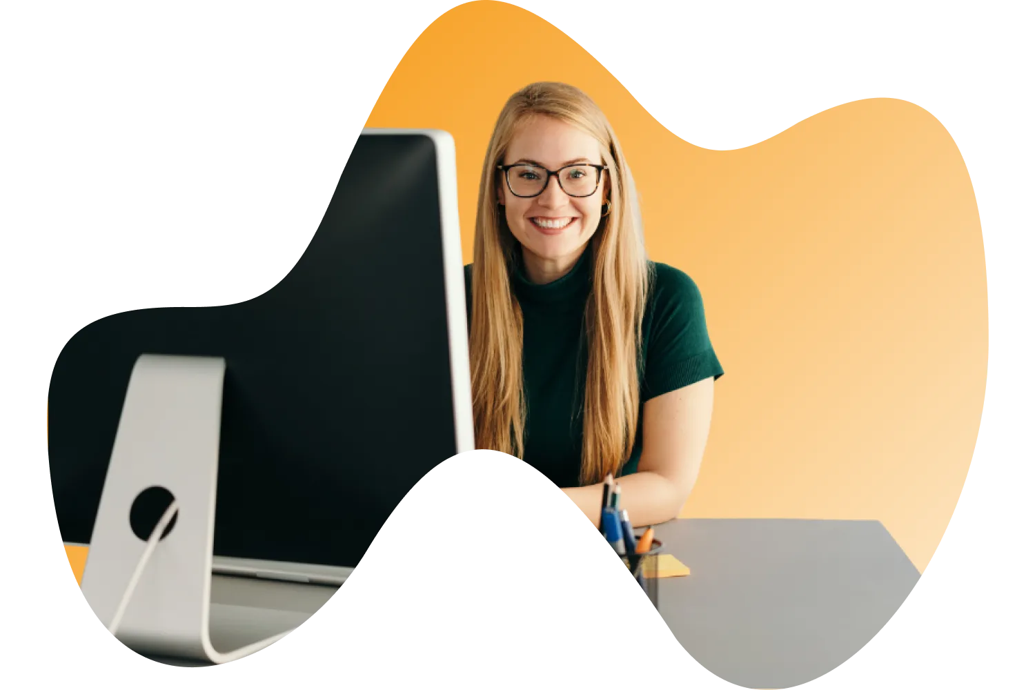 Person arbeitet mit dem FluidLife Managementportal